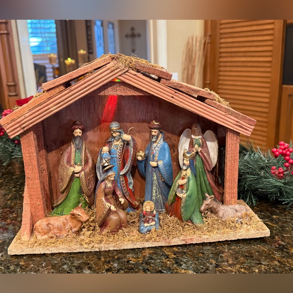 Vintage Nativity Scene with Stable - Pre-lit Multicolor Lighting